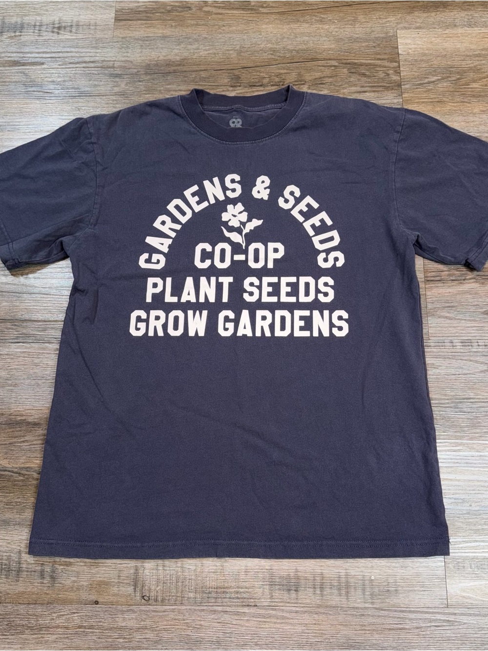DePop Brand Shirt Mens Medium Gardens & Seeds Graphic Flower On Back